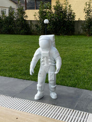 White Astronot Heykeli