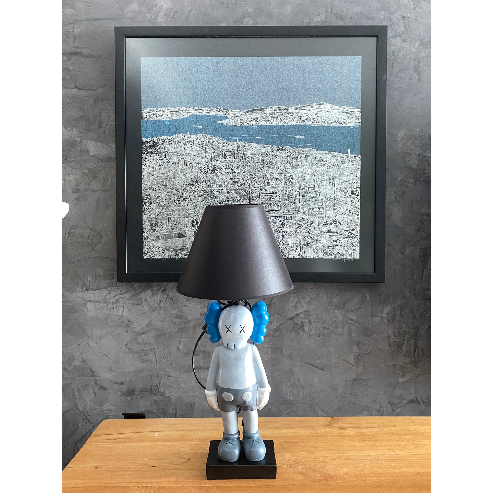 Kaws Masa Lambası 1 ürün görseli