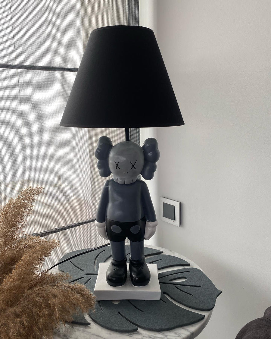 Kaws Masa Lambası 2 ürün görseli