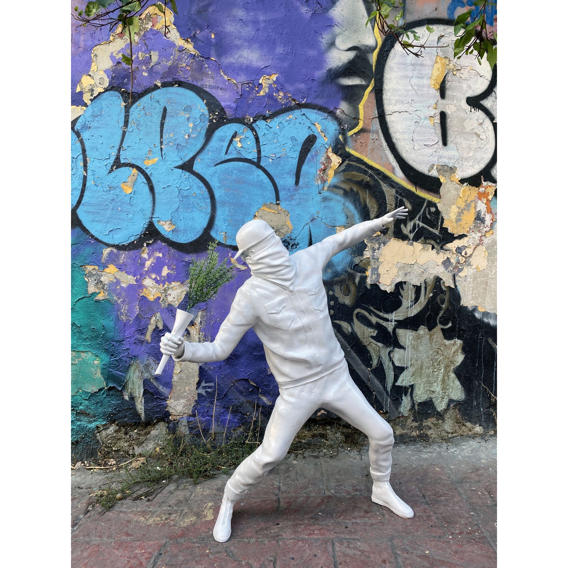 Banksy Flower Thrower ürün görseli