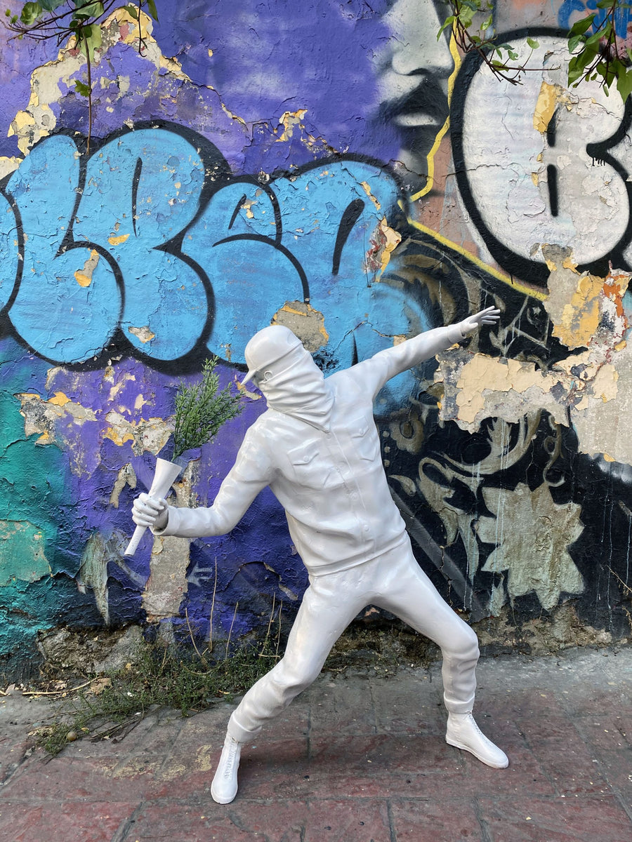 Banksy Flower Thrower ürün görseli