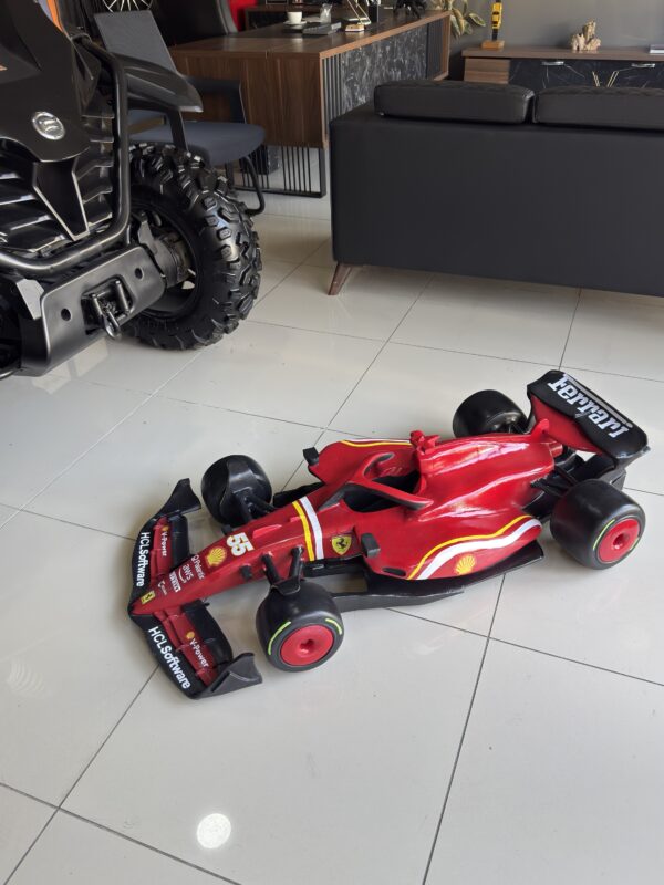 Ferrari F1 Yarış Arabası – kaynak ürün görseli | Drag&Drop