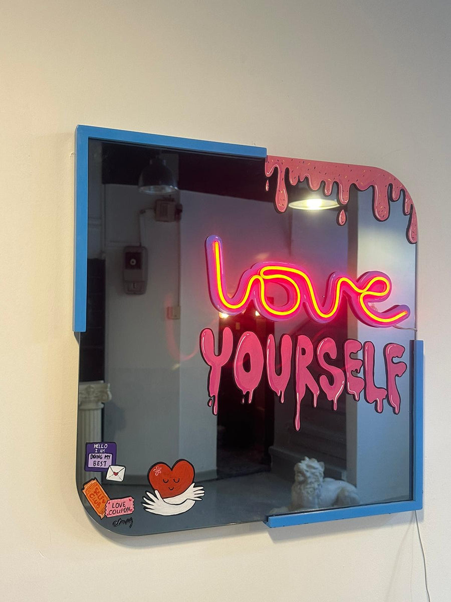 Design Wall Mirror Love Yourself ürün görseli