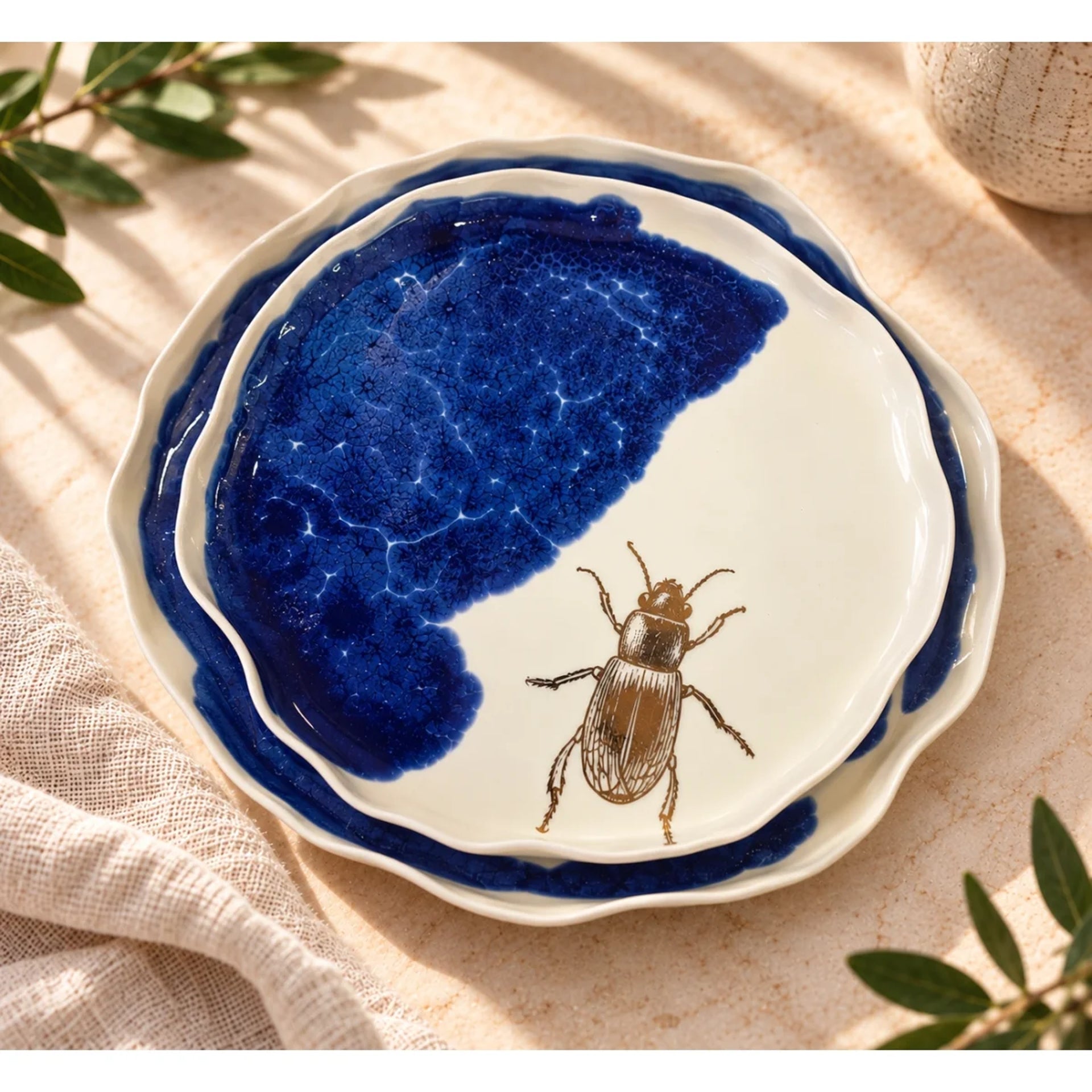 Altın Böcekli Porselen Tabak - Mamezon Ceramics