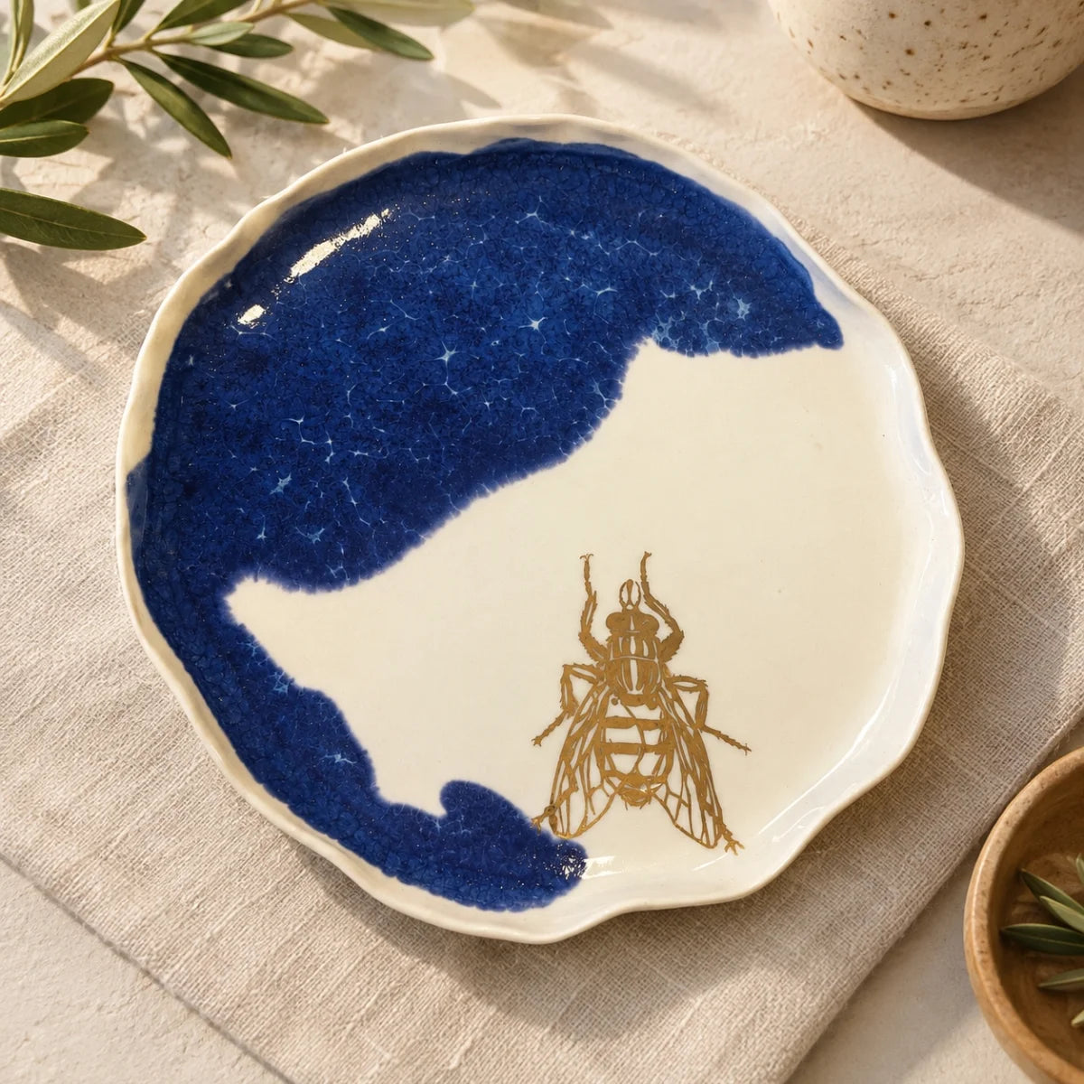 Altın Sinekli Porselen Tabak - Mamezon Ceramics