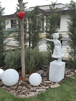 Drag&Drop transparent product image - Balloon Girl White