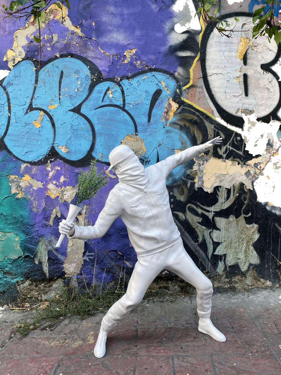 Drag&Drop transparent product image - Banksy-Flower Thrower