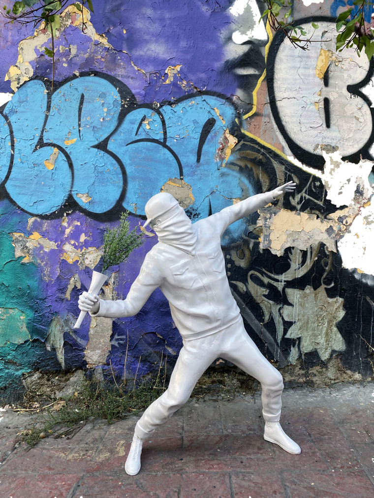 Drag&Drop transparent product image - Banksy-Flower Thrower