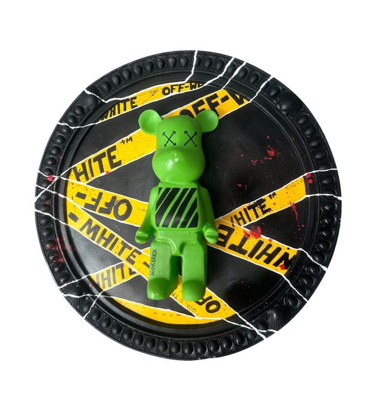 Drag&Drop transparent product image - Bearbrick Rölyef Tablo