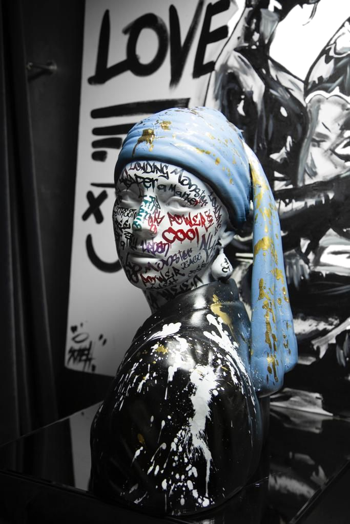 Drag&Drop transparent product image - İnci Küpeli Kız x Street Art