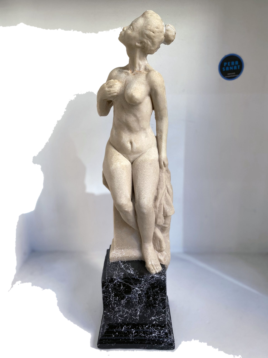 Drag&Drop transparent product image - Woman sculpture