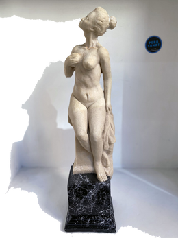 Drag&Drop transparent product image - Woman sculpture