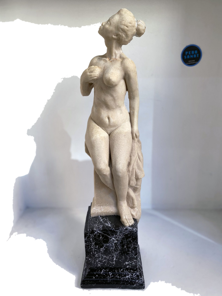 Drag&Drop transparent product image - Woman sculpture