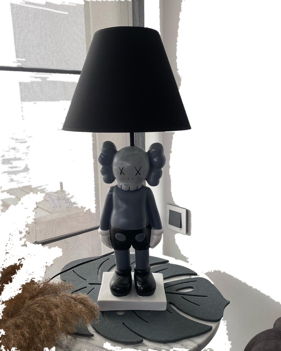 Drag&Drop transparent product image - Kaws Masa Lambası 2