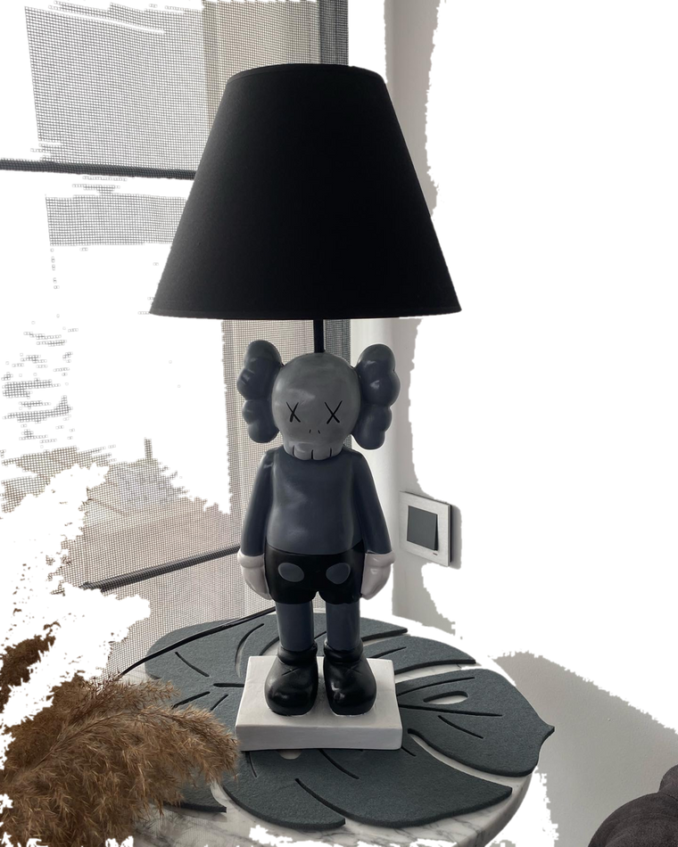 Drag&Drop transparent product image - Kaws Masa Lambası 2