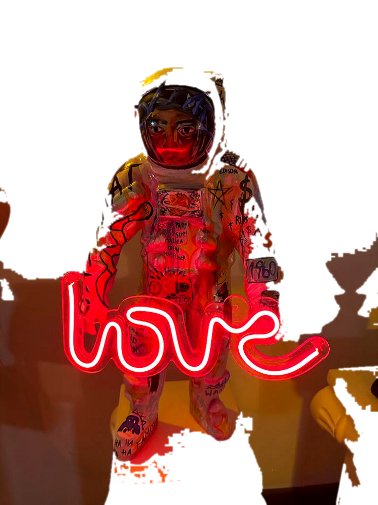 Drag&Drop transparent product image - Love Basquiat Astronot
