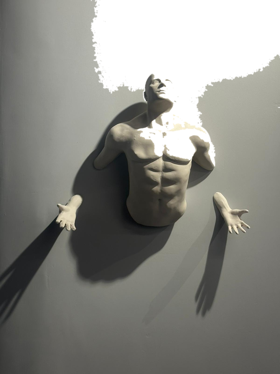 Drag&Drop transparent product image - Wall Sculpture Man