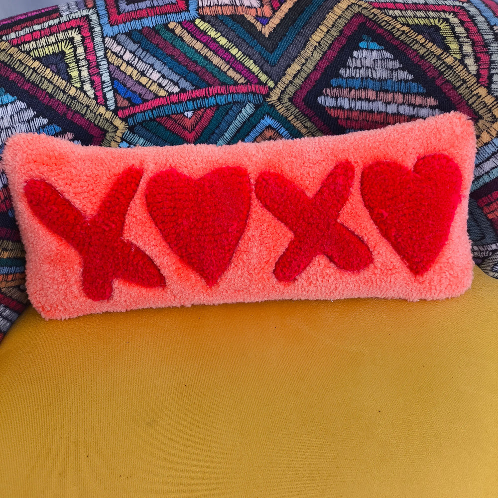 XOXO Tufting Kırlent